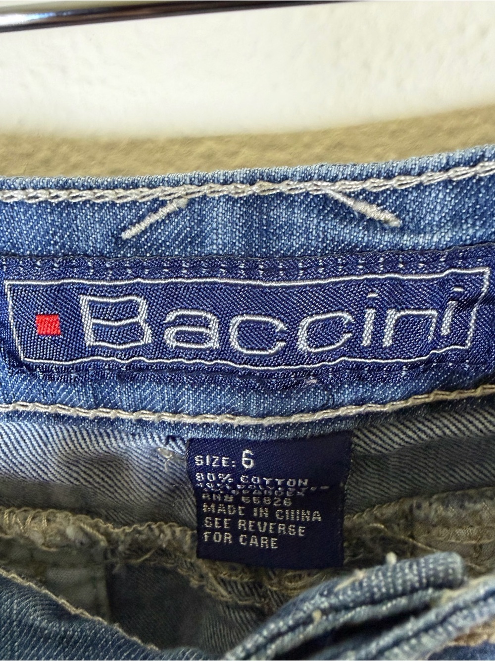 Baccini Denim Capri Jeans Womens Size 6 Blue Mid Rise Medium Wash Y2K - Picture 3 of 7